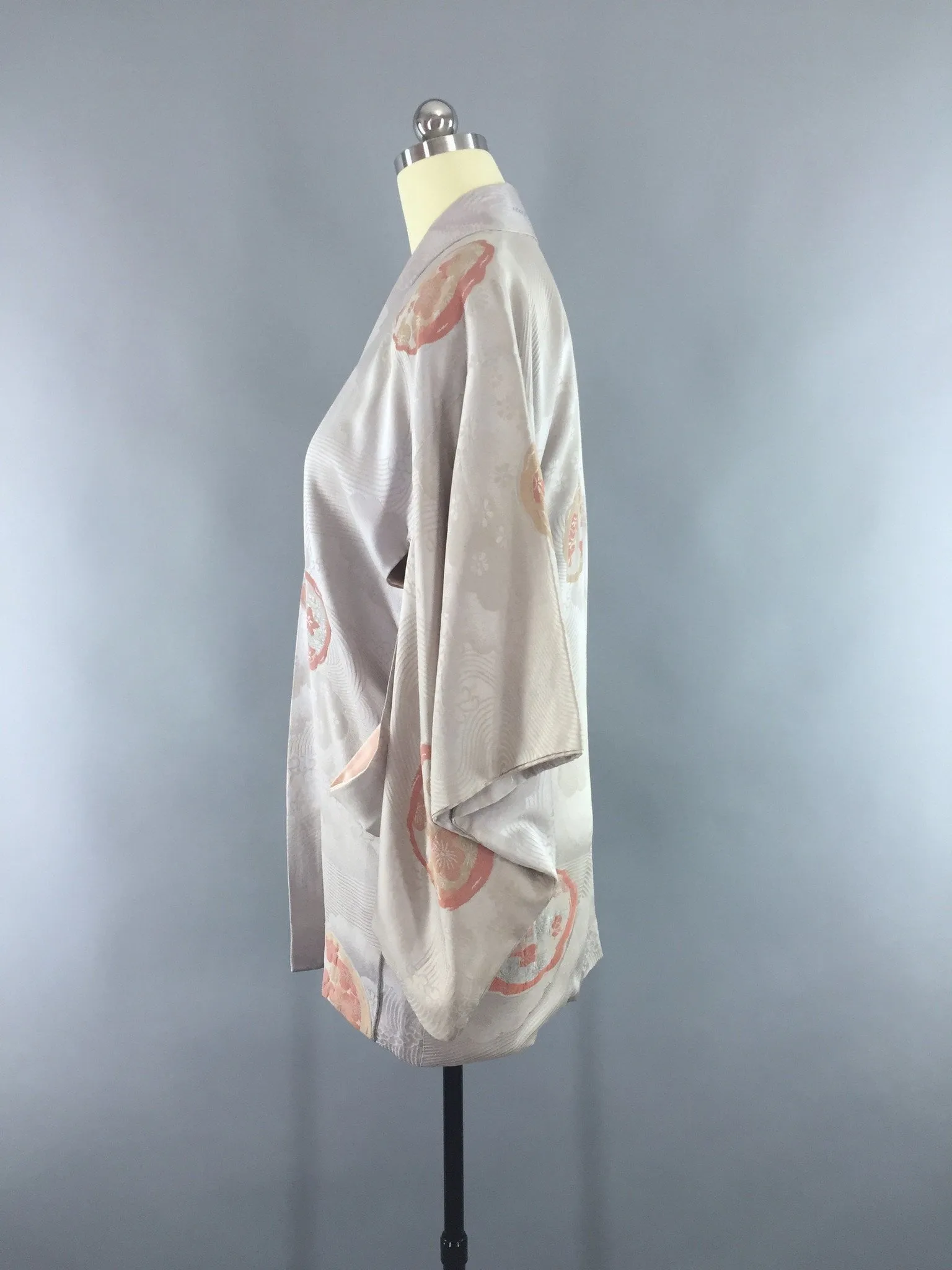 1950s Vintage Silk Kimono Jacket / Silk Haori Kimono Cardigan / Urushi Embroidery Grey Floral