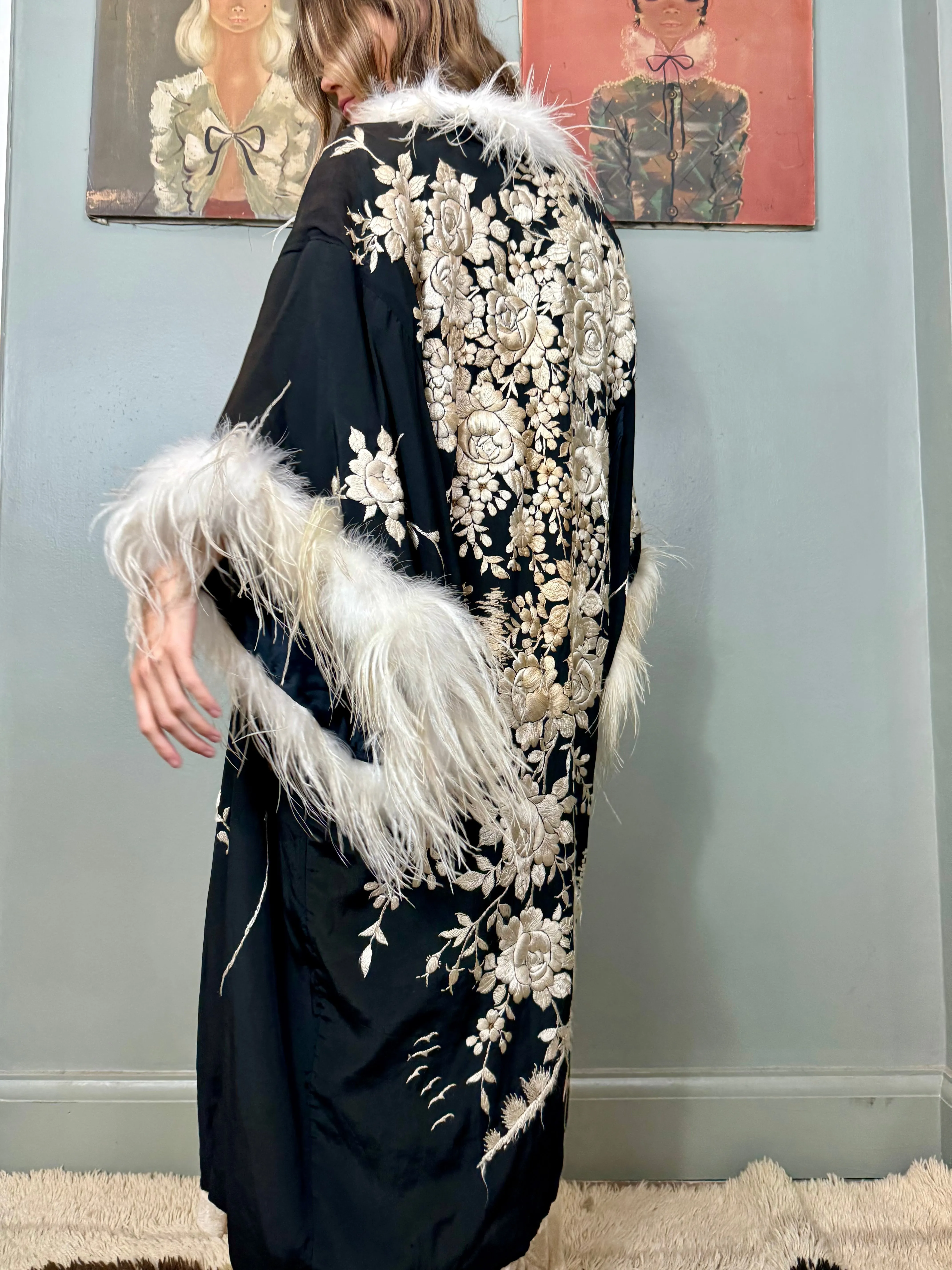 Birdie, 40s Oriental black and white embroidered, feathered kimono