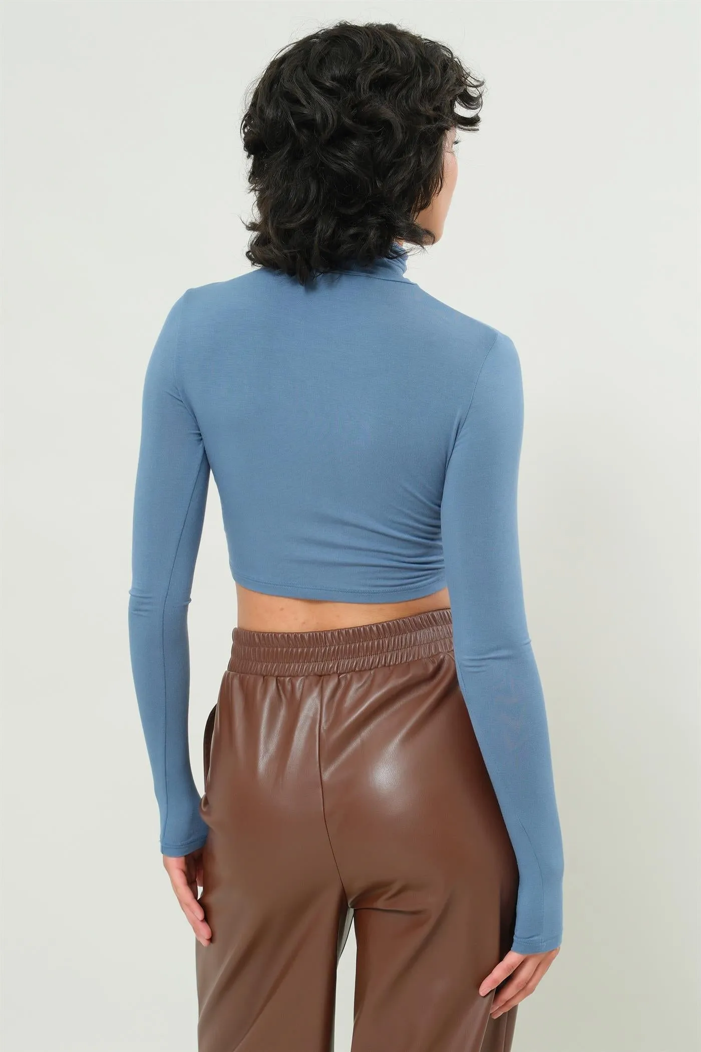 DZ25A097-Long Sleeve Turtleneck Crop Top