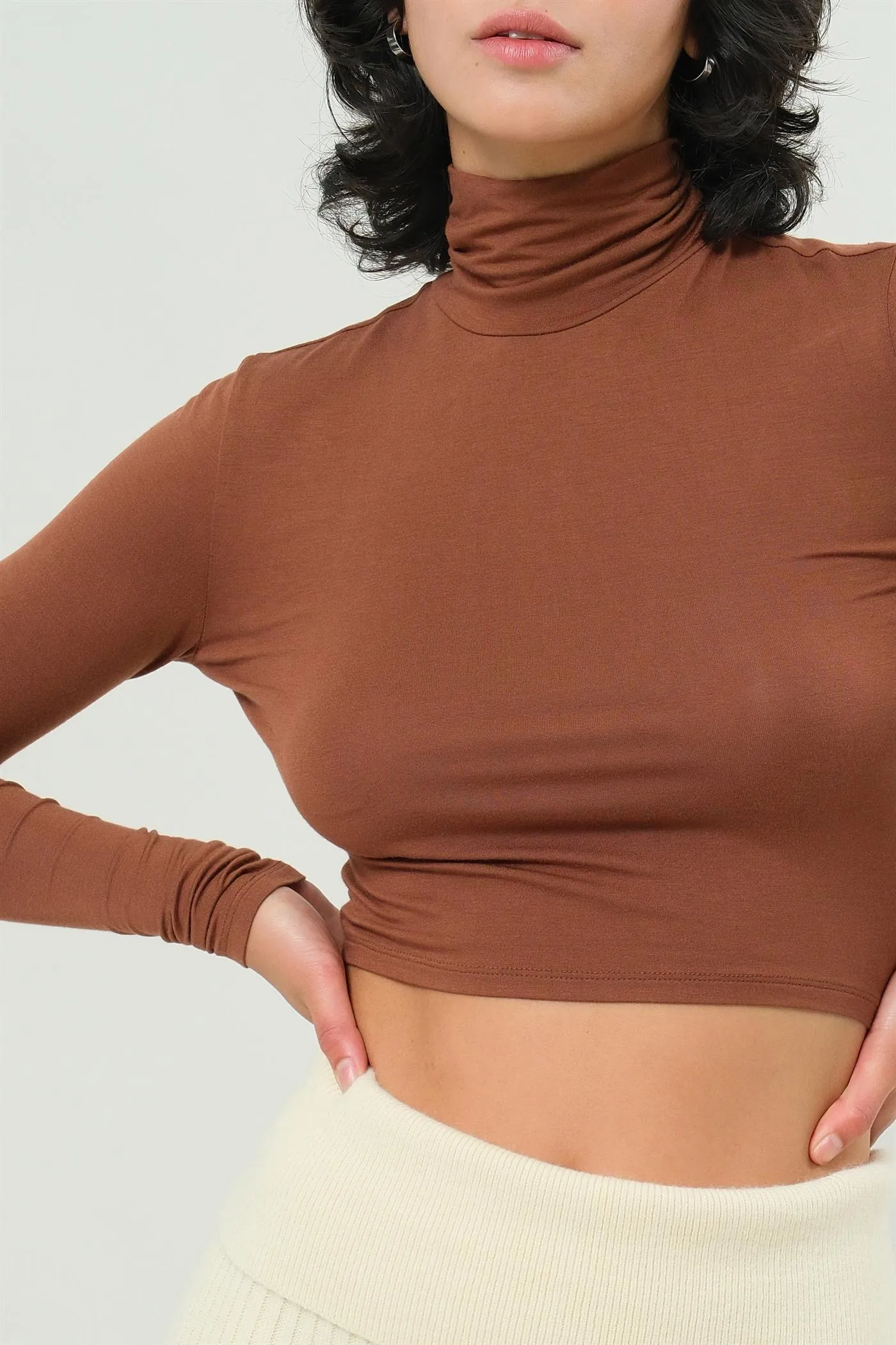 DZ25A097-Long Sleeve Turtleneck Crop Top