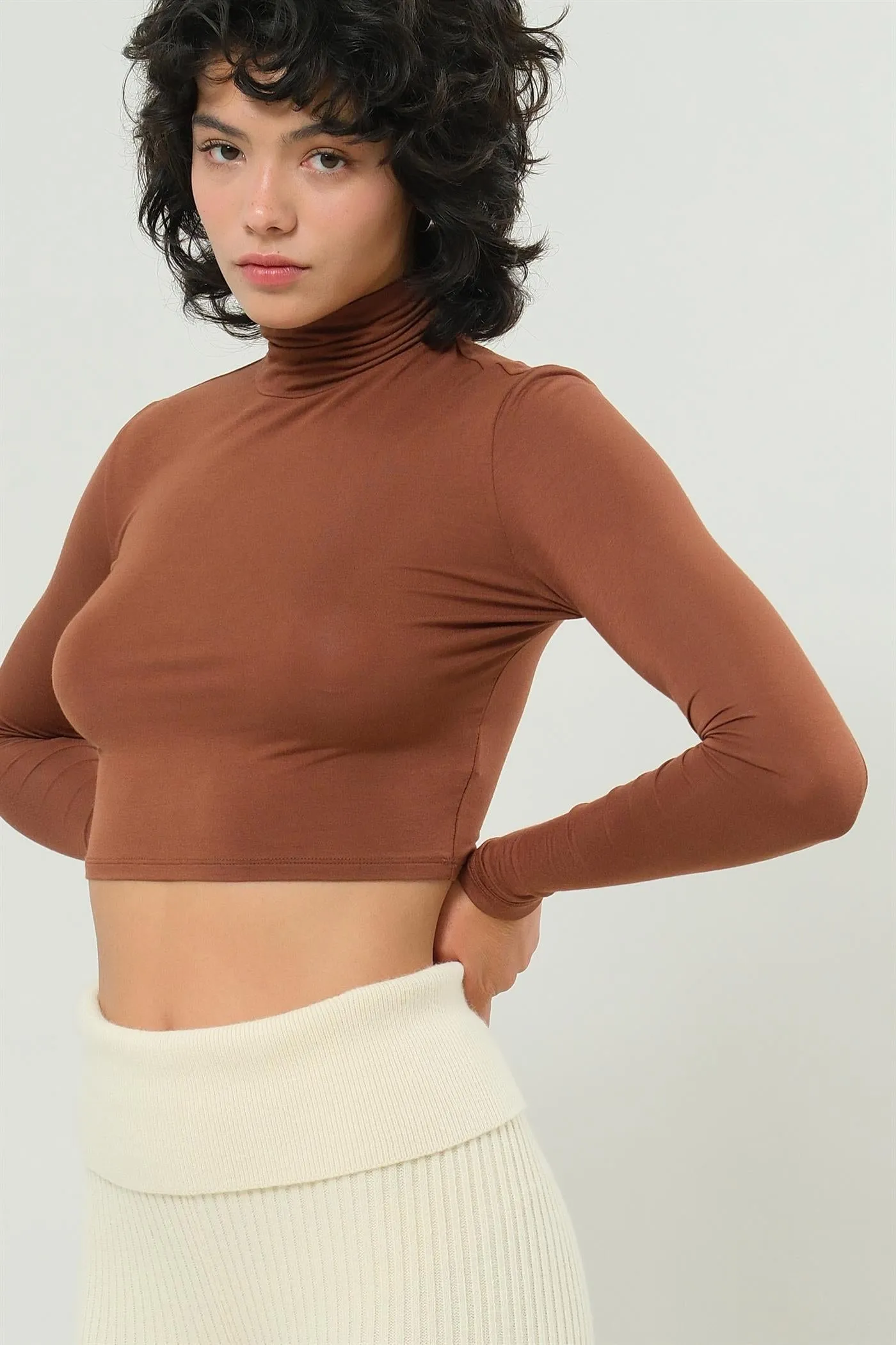 DZ25A097-Long Sleeve Turtleneck Crop Top
