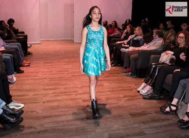 Flowers & Queen Bees Girls Juniors Dress