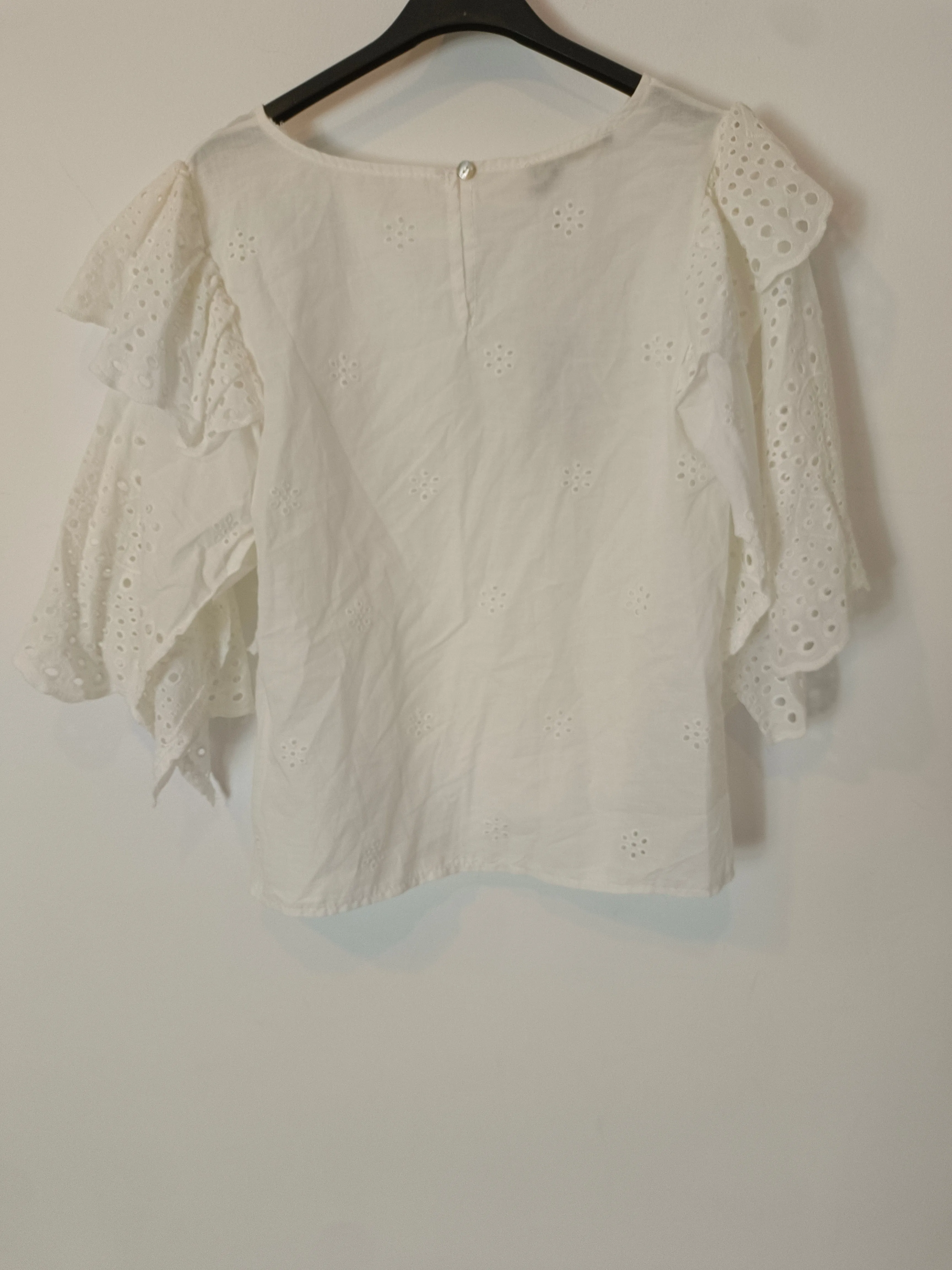 GIORGIA&JOHNS. Blusa blanca troquelada T.s