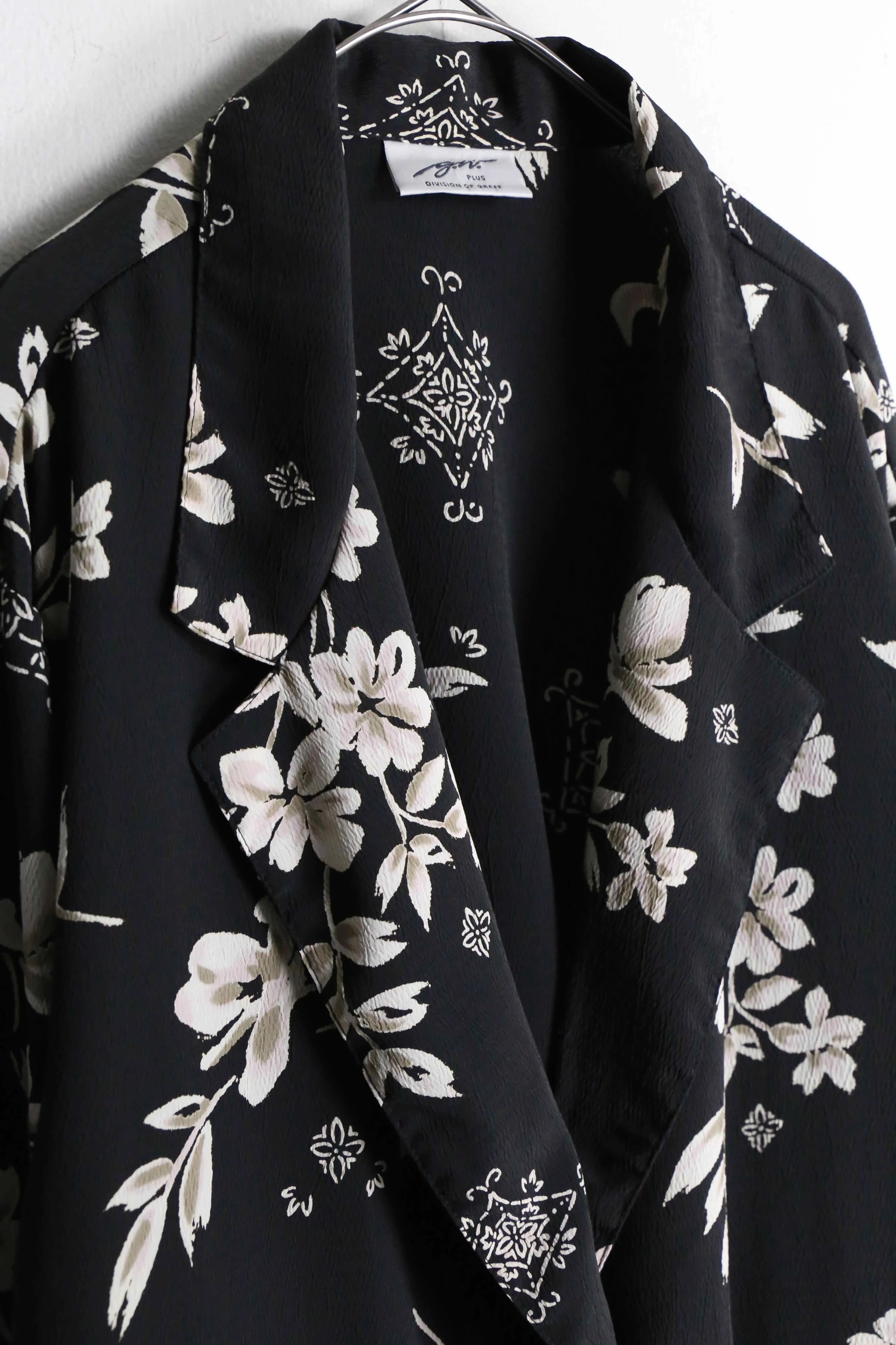 monotone flower pattern easy tailored jacket