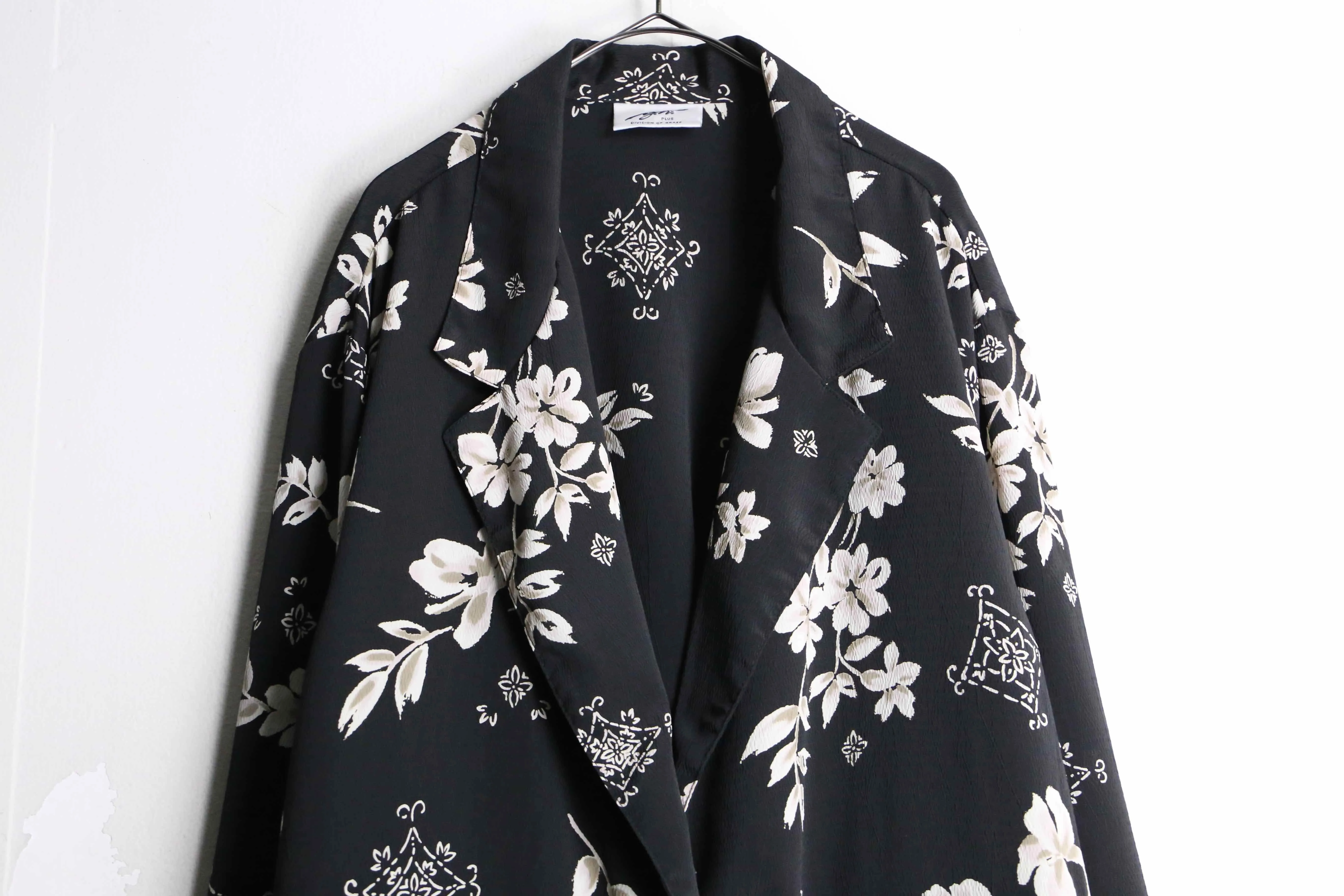 monotone flower pattern easy tailored jacket