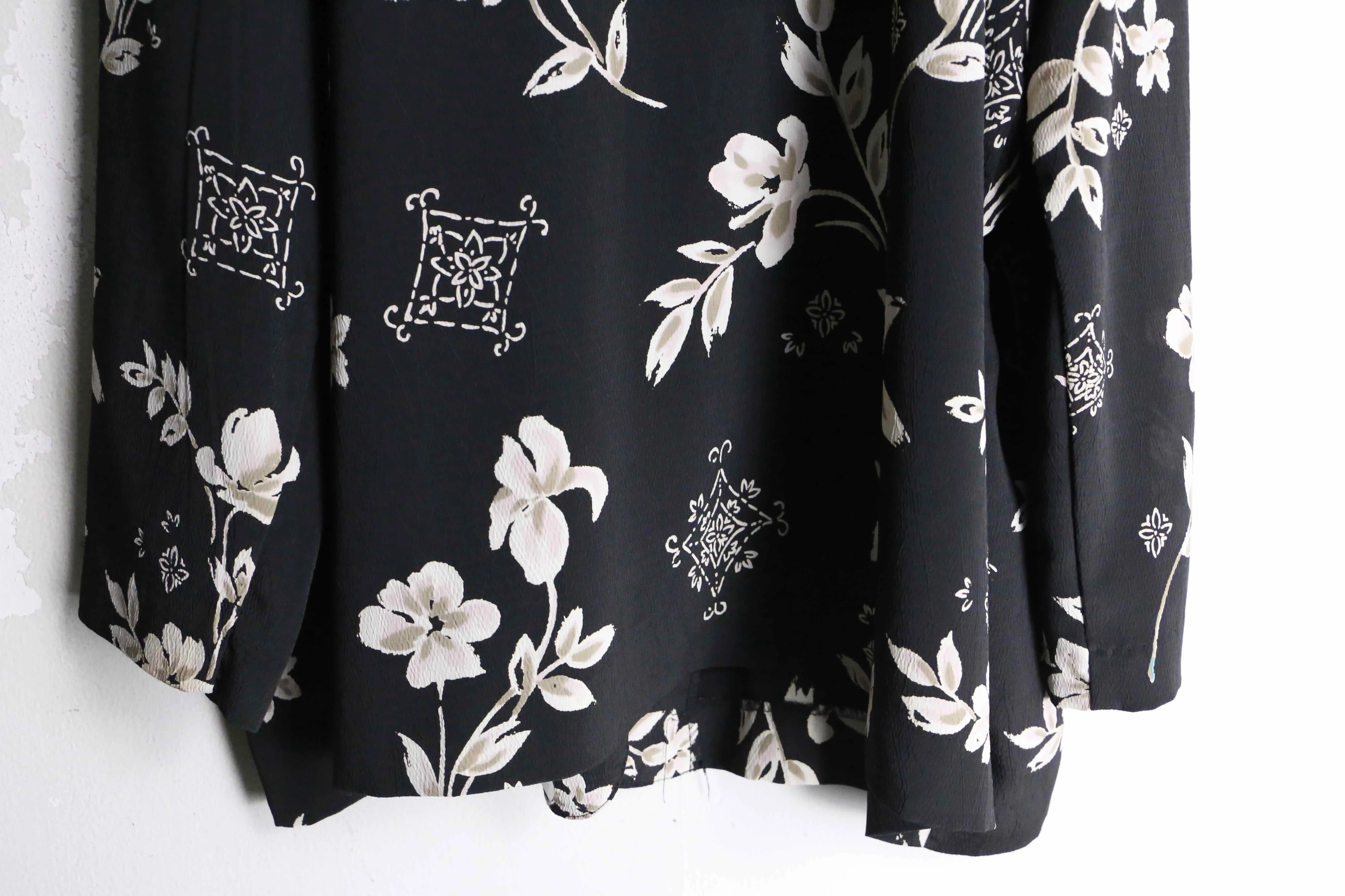 monotone flower pattern easy tailored jacket