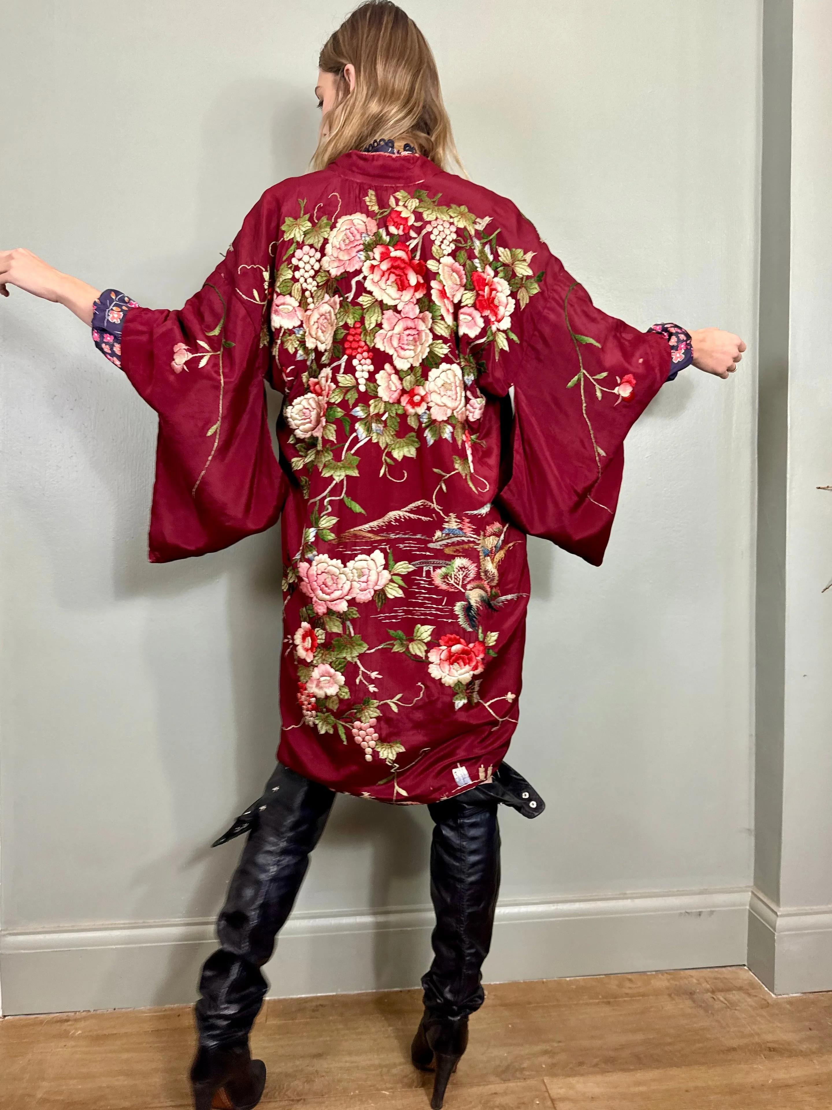Sakura, 40s Burgundy silk embroidered kimono