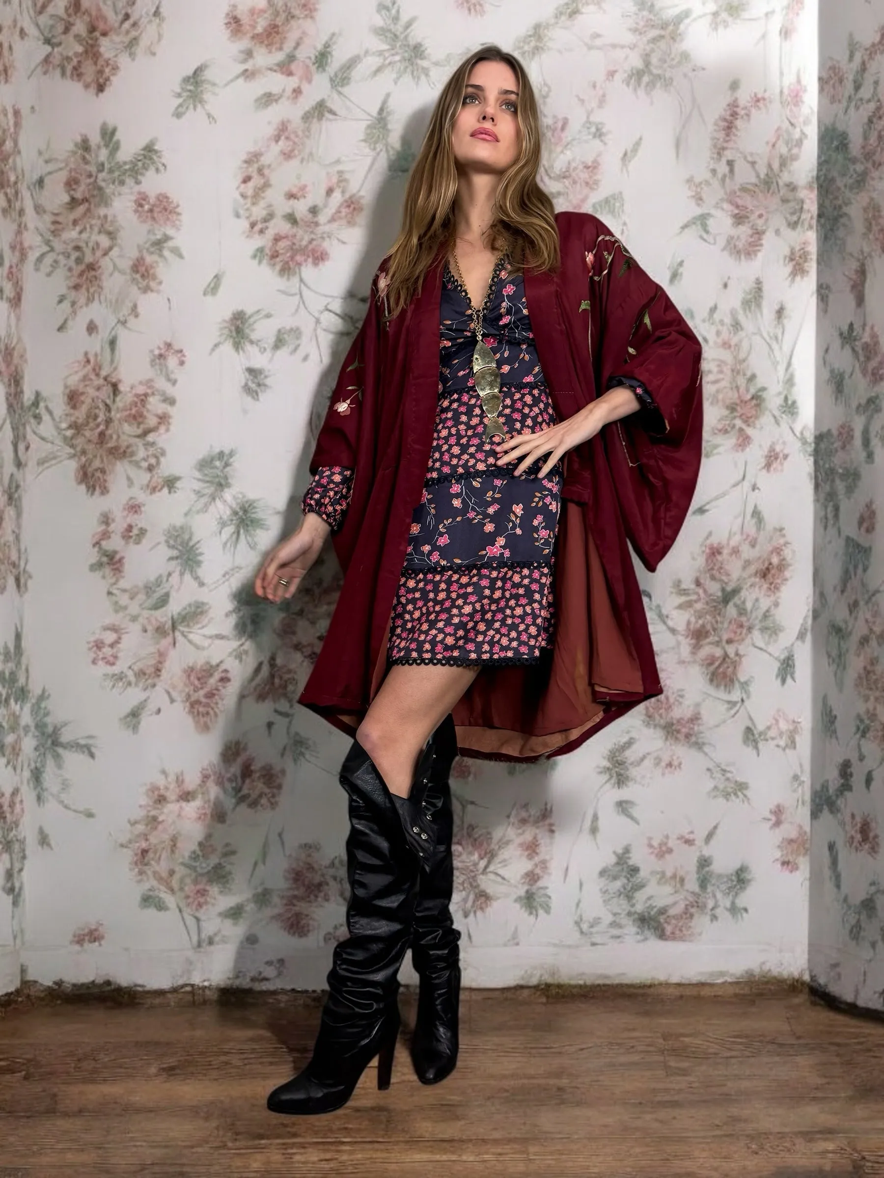 Sakura, 40s Burgundy silk embroidered kimono