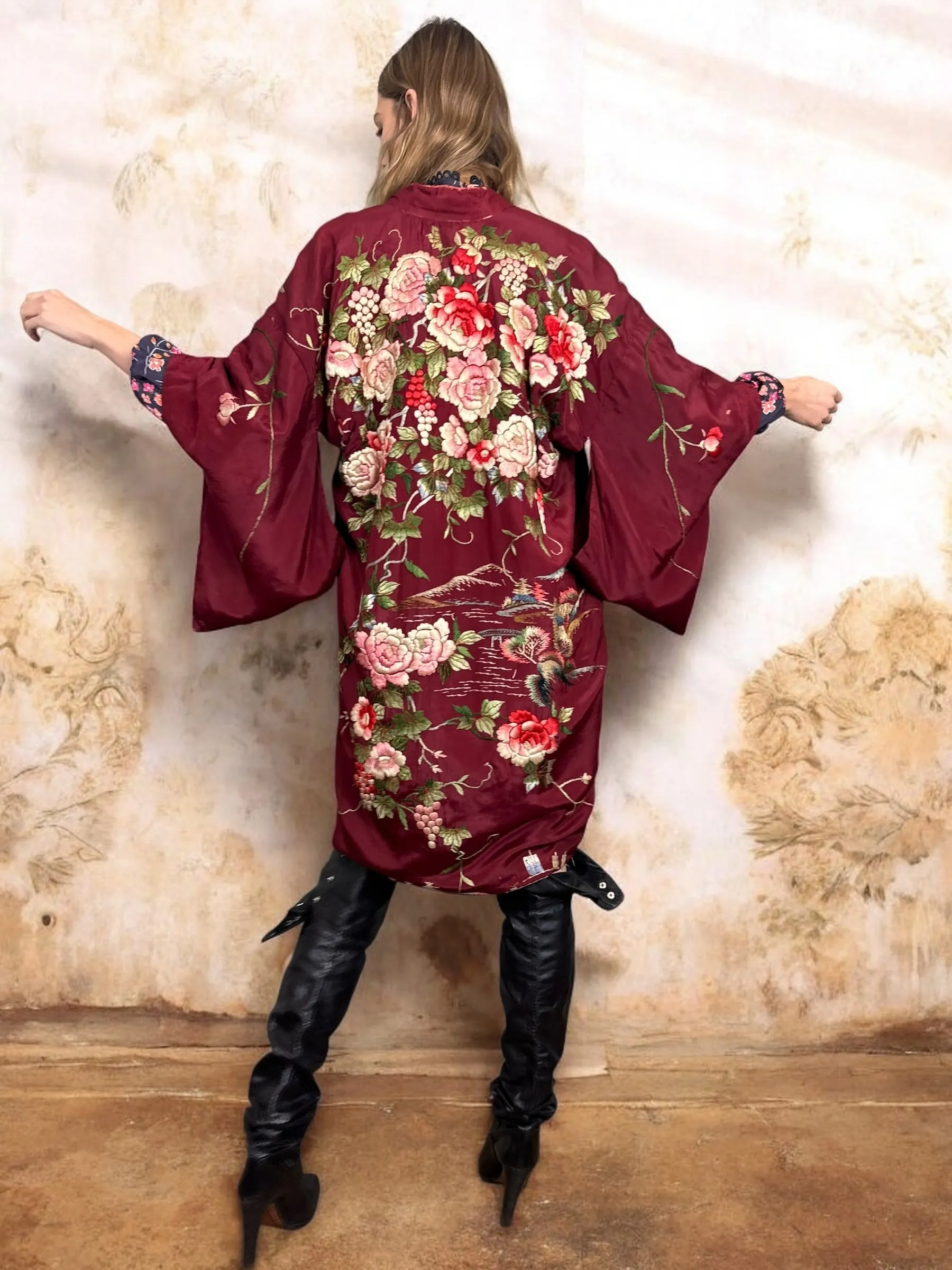 Sakura, 40s Burgundy silk embroidered kimono