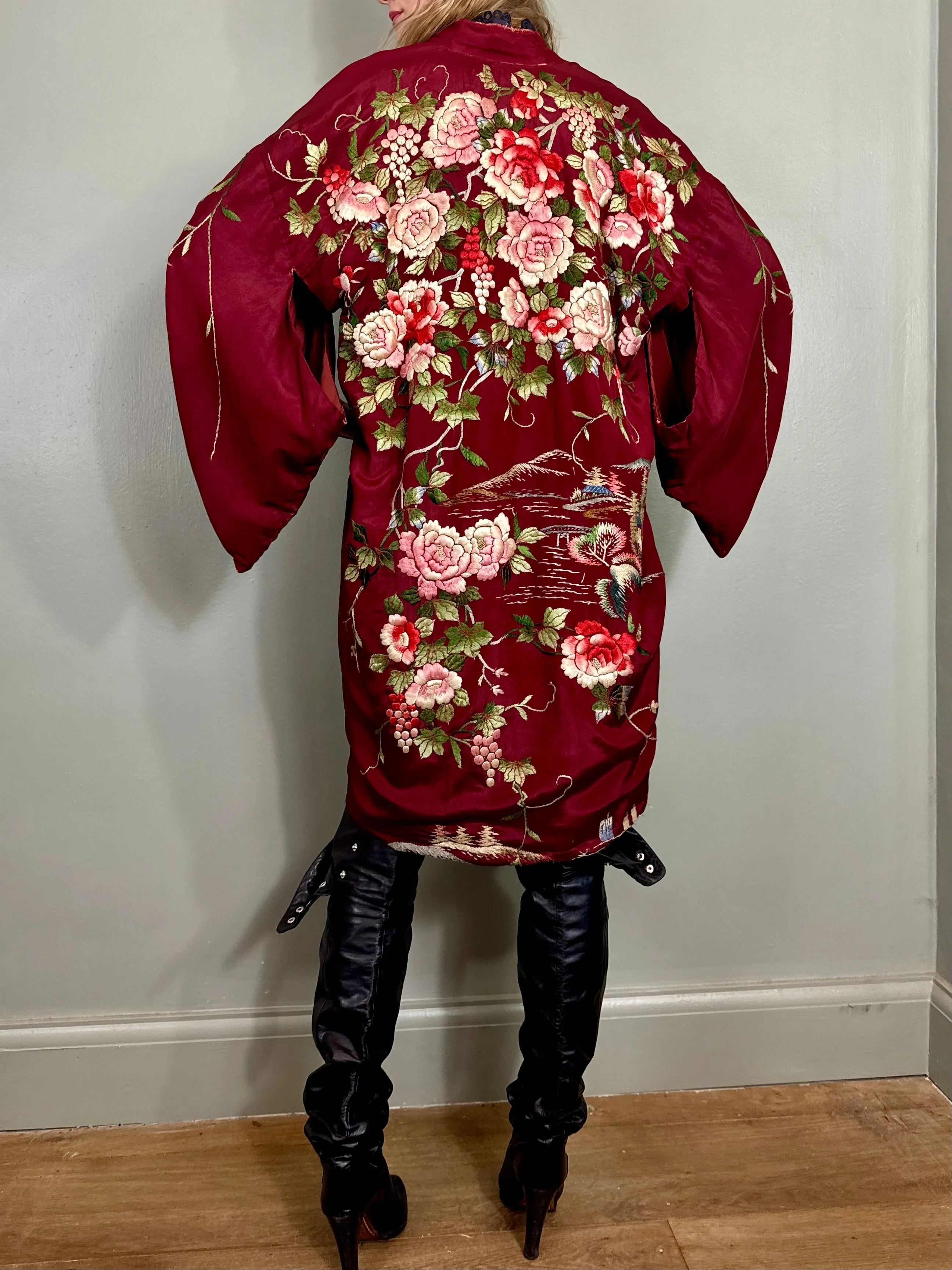 Sakura, 40s Burgundy silk embroidered kimono