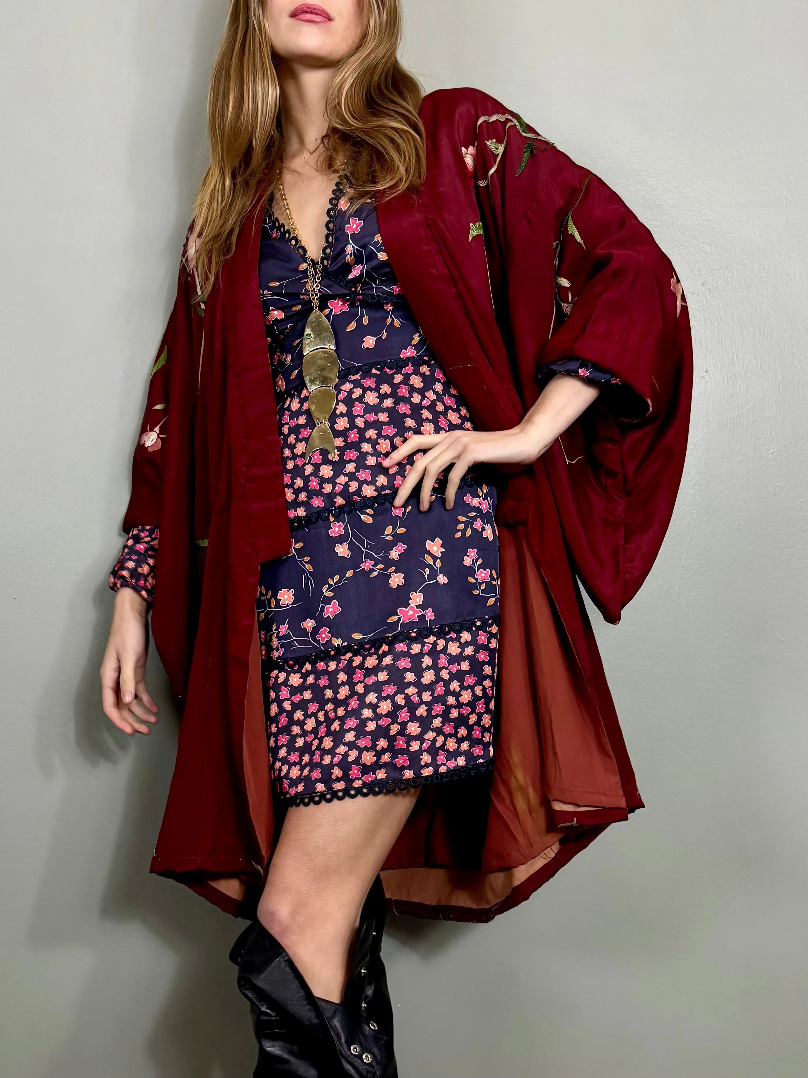 Sakura, 40s Burgundy silk embroidered kimono