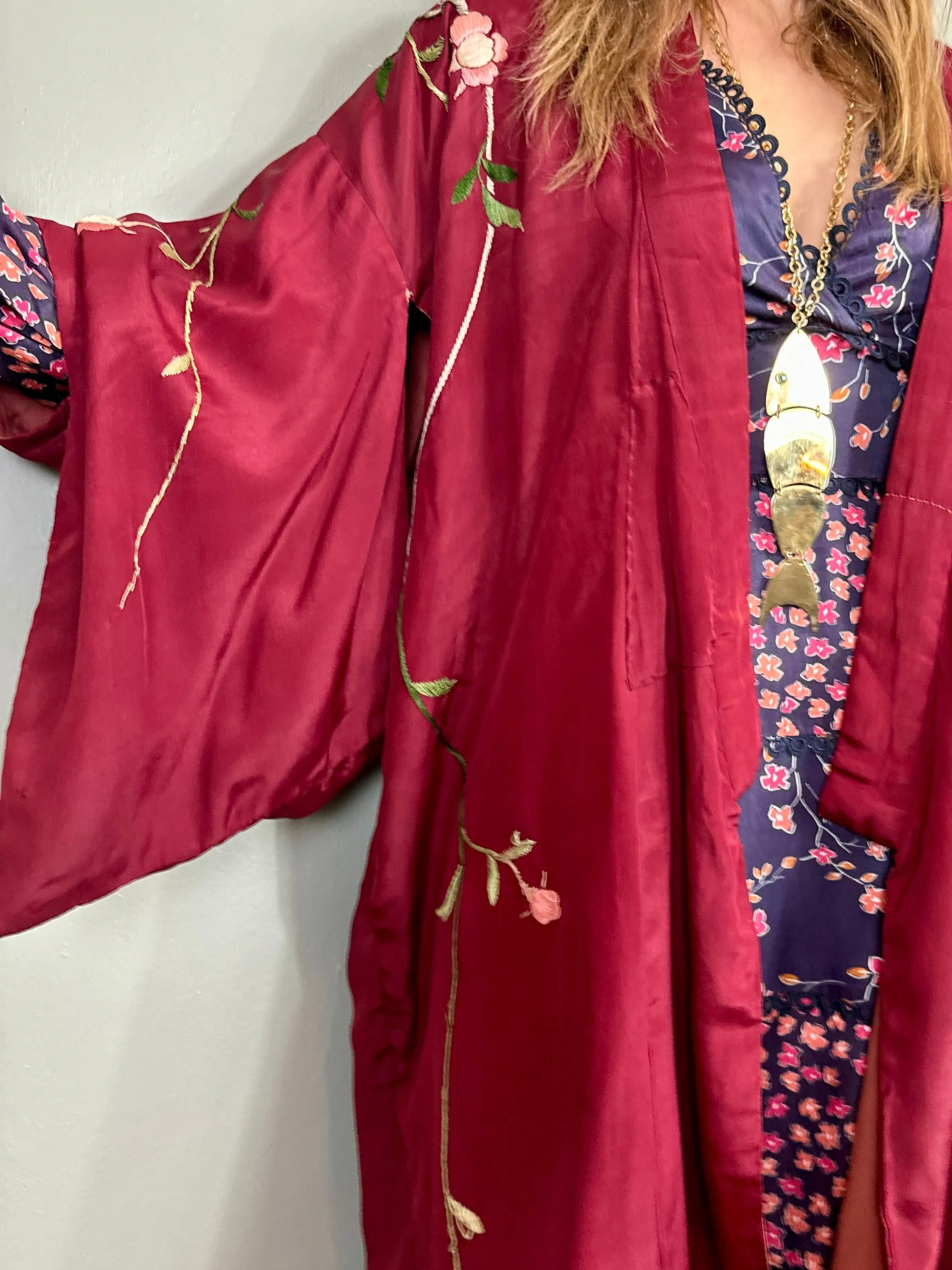 Sakura, 40s Burgundy silk embroidered kimono