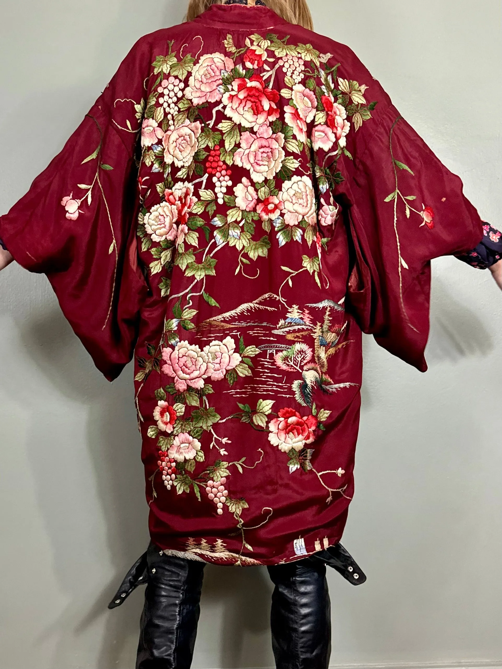 Sakura, 40s Burgundy silk embroidered kimono